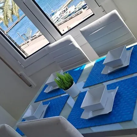 Port 2 Apartment
